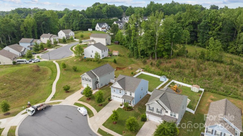 Property image 4 at 8040 Camden Crossing, Lowell, NC 28098