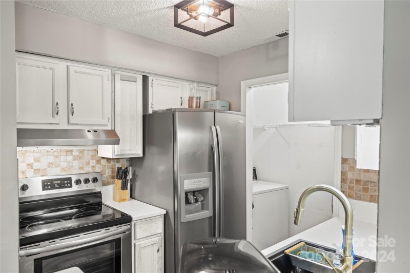 Property image 2 at 8117 Tremaine Court, Charlotte, NC 28227