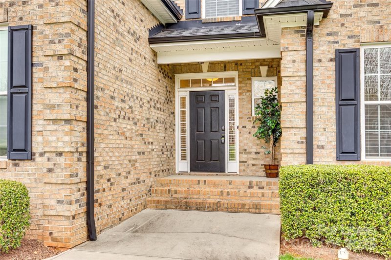 Property image 2 at 5511 Doe Creek Court, Gastonia, NC 28056