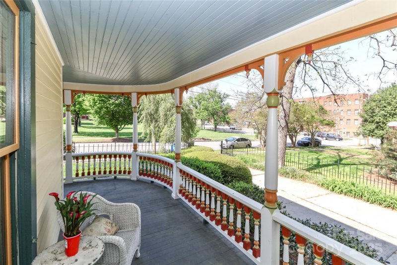 Property image 5 of 235 Walnut Street in Historic District, Statesville, NC 28677