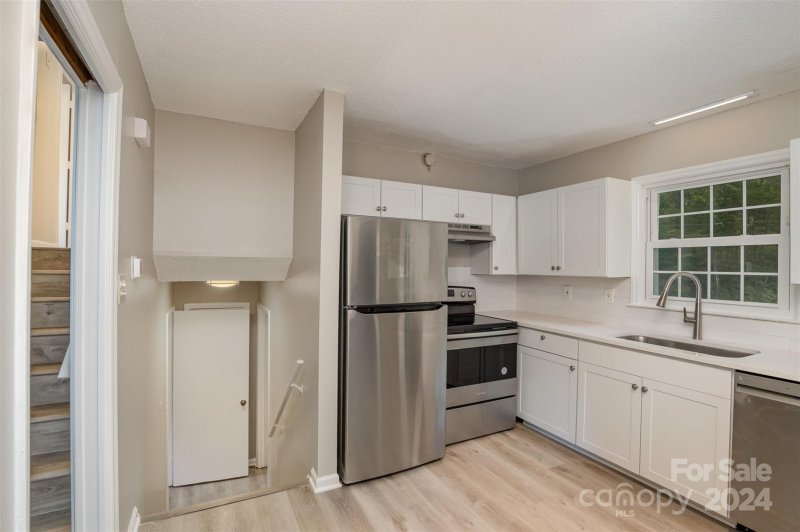 Property image 4 at 743 Pineborough Road, Charlotte, NC 28212