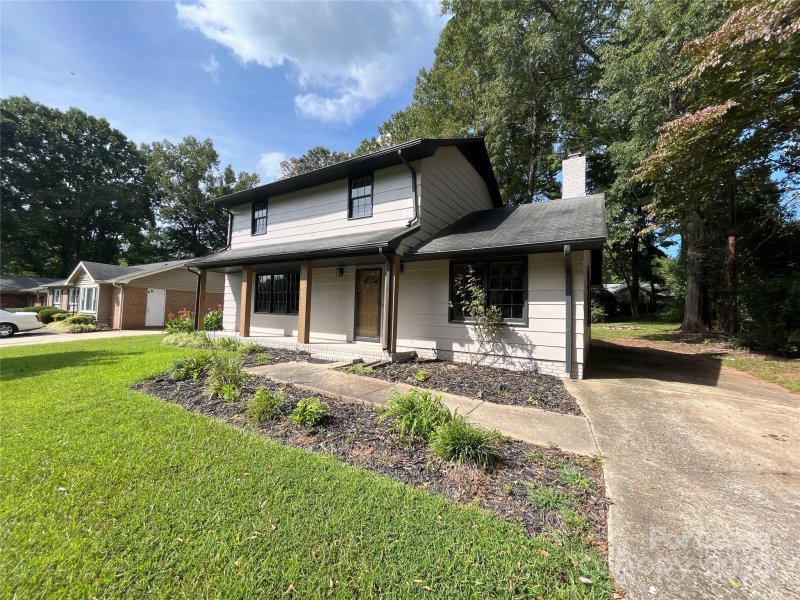 Property image 2 at 10204 Starwood Drive, Charlotte, NC 28215