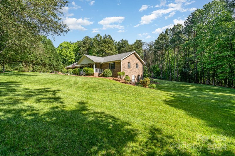 Property image 5 at 170 Kingfisher Drive, Mooresville, NC 28117