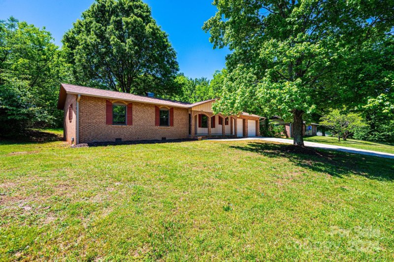 Property image 2 at 1349 Prince Street, Hickory, NC 28602