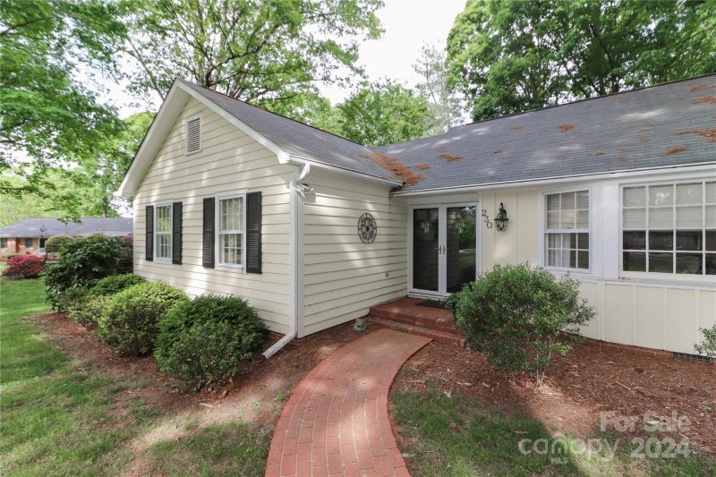 Property image 2 at 230 W Gleneagles Road, Statesville, NC 28625