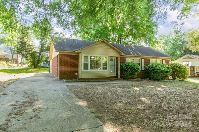 Property image 2 at 5806 Hillcrest Circle, Indian Trail, NC 28079