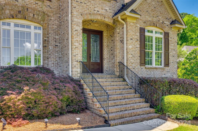 372 Colleton Court