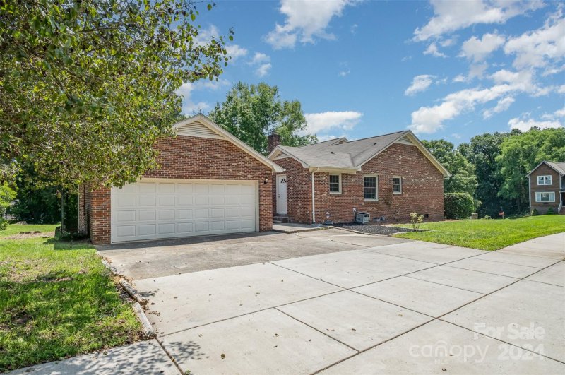 Property image 4 at 1105 Owen Boulevard, Charlotte, NC 28213