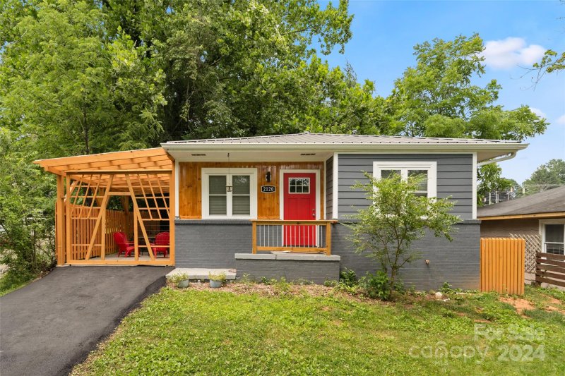 Property image 2 at 2120 Arlington Place, Hendersonville, NC 28791