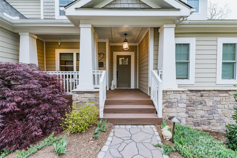 Property image 2 at 984 Grand Oaks Drive, Hendersonville, NC 28792