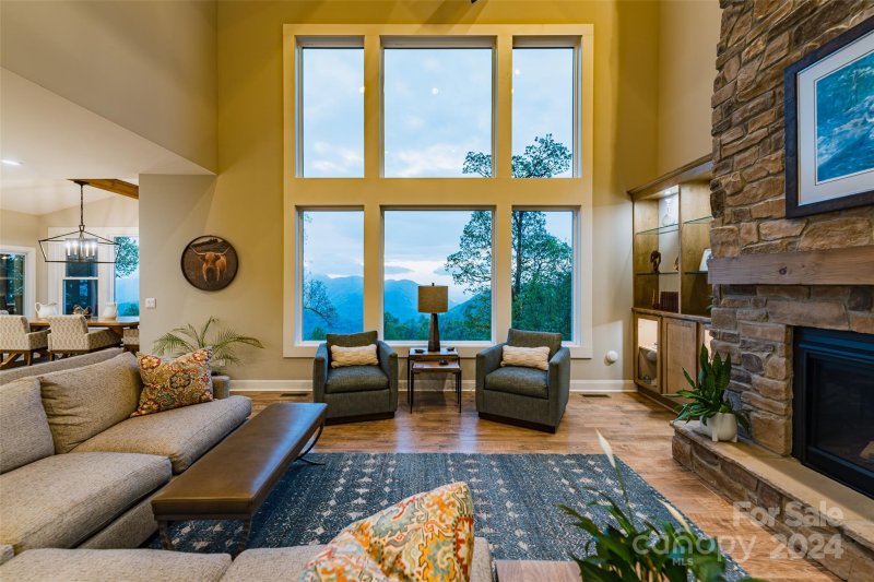 Property image 3 at 984 Grand Oaks Drive, Hendersonville, NC 28792