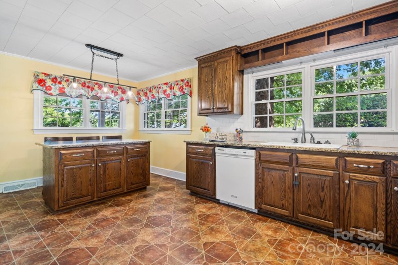 Property image 4 at 916 E Main Street, Maiden, NC 28650