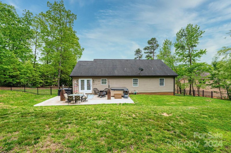 Property image 3 at 308 Oak Knoll, Hildebran, NC 28637