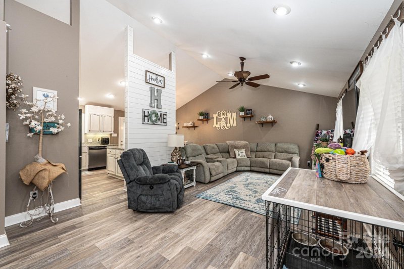 Property image 4 at 308 Oak Knoll, Hildebran, NC 28637