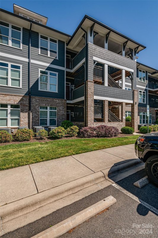 Property image 3 at 935 Mcalway Road, Charlotte, NC 28211