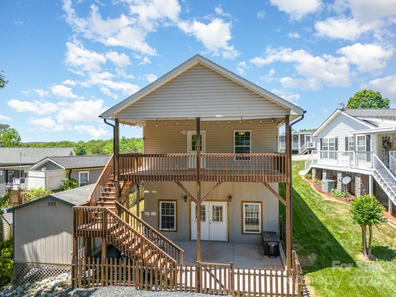 Property image 4 of 159 Badin Lake Circle in Badin Shores Resort, New London, NC 28127