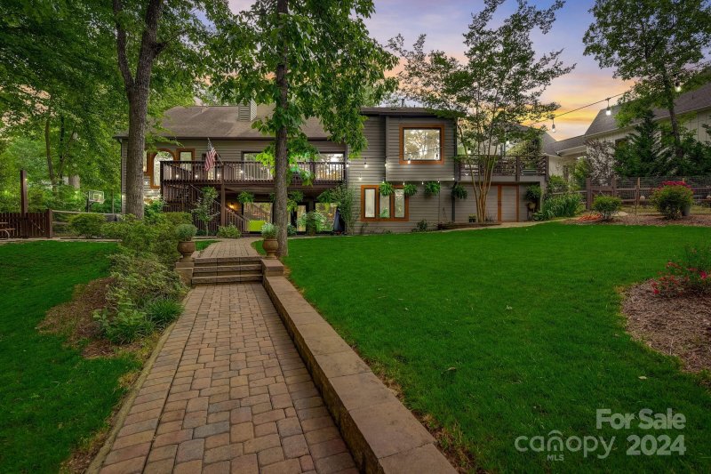 Property image 3 at 11904 Mountain Crest Circle, Charlotte, NC 28216