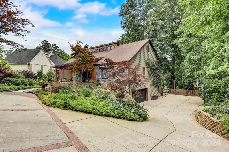 Property image 4 at 11904 Mountain Crest Circle, Charlotte, NC 28216