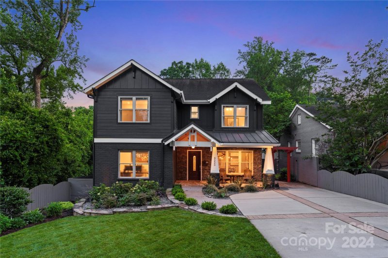 Property image 2 at 3220 Commonwealth Avenue, Charlotte, NC 28205