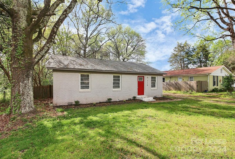 Property image 2 at 318 Leafmore Drive, Charlotte, NC 28213