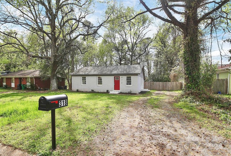 Property image 4 at 318 Leafmore Drive, Charlotte, NC 28213