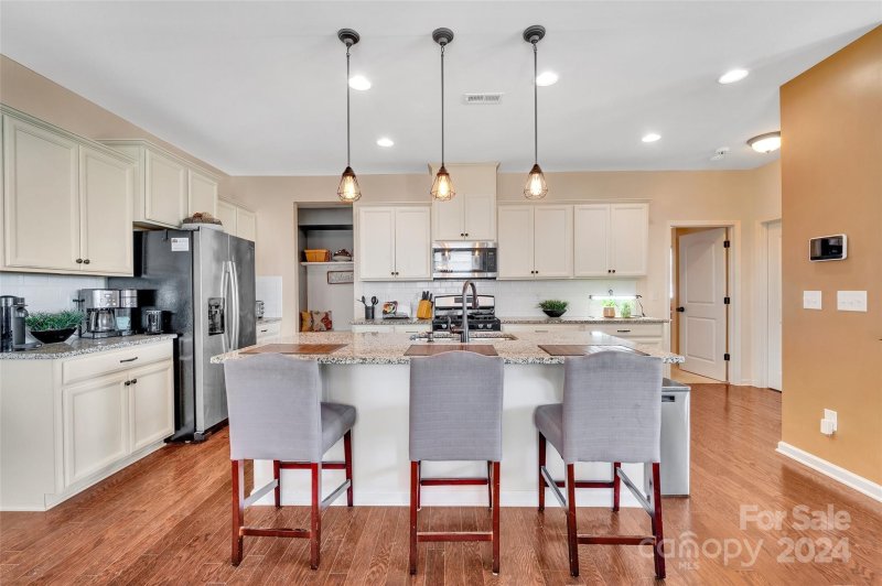 Property image 4 at 7838 Meridale Forest Drive, Charlotte, NC 28269