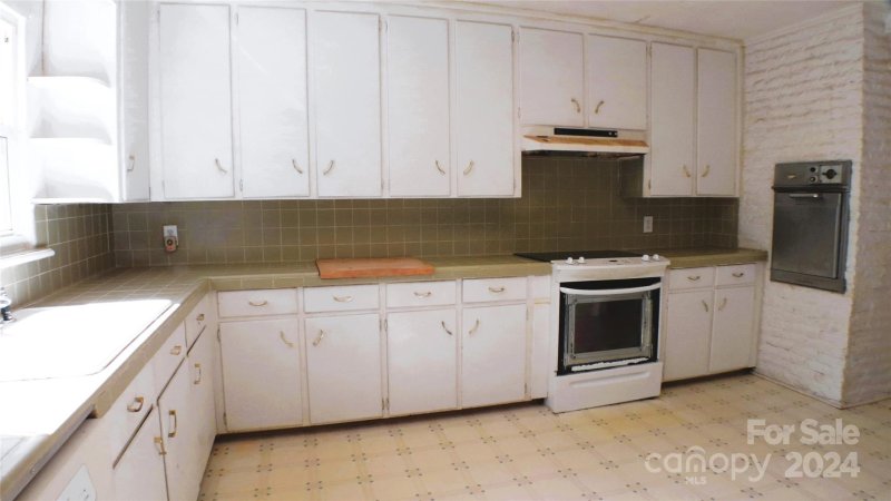 Property image 2 at 7305 Everett Drive, Charlotte, NC 28214