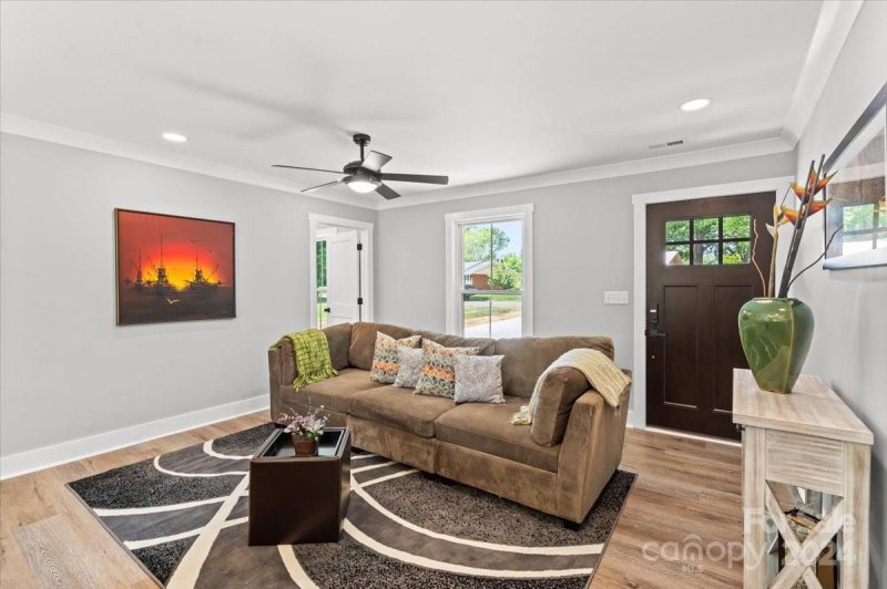 Property image 4 at 1120 Comstock Drive, Charlotte, NC 28217