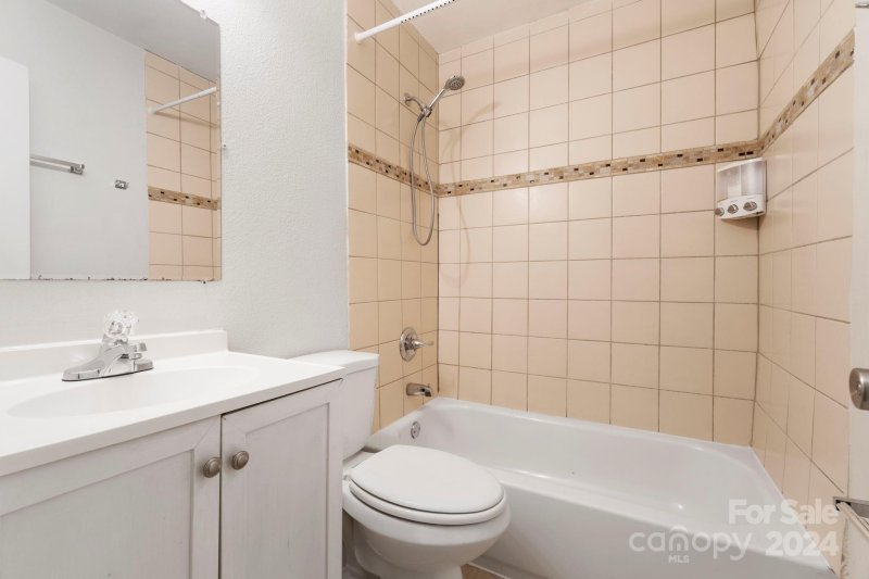 Property image 5 at 2036 Revolution Park Drive, Charlotte, NC 28208