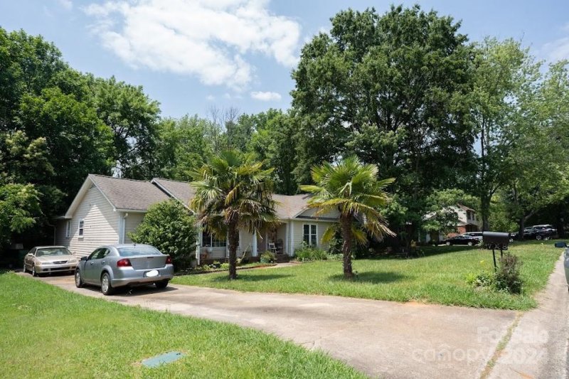 Property image 2 at 7038 Marlbrook Drive, Charlotte, NC 28212