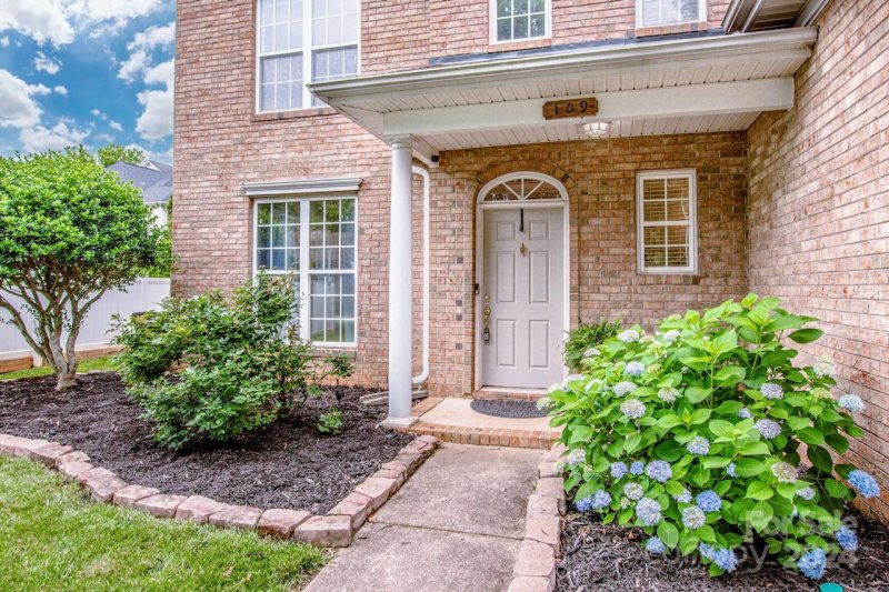 Property image 4 at 109 Forest Glen Road, Mooresville, NC 28115