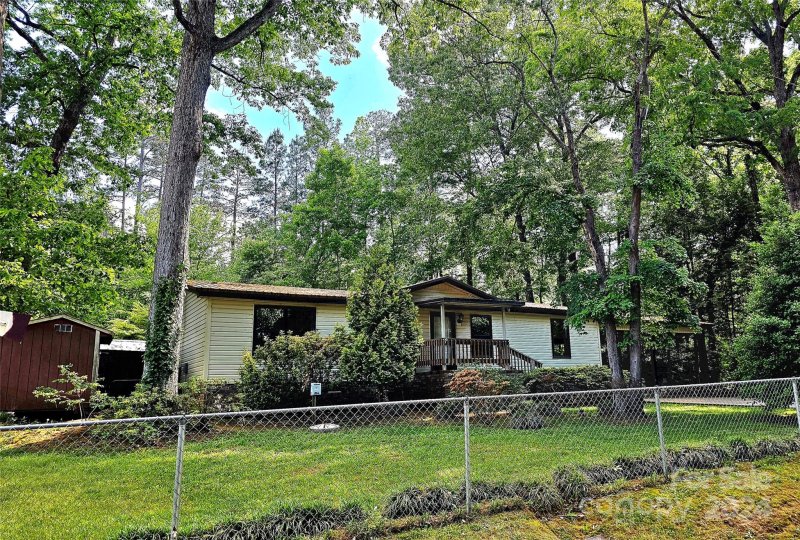 Property image 4 at 162 5th Avenue, New London, NC 28127