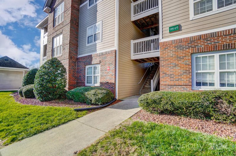 Property image 3 at 9849 Campus Walk Lane, Charlotte, NC 28262