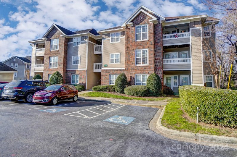 Property image 4 at 9849 Campus Walk Lane, Charlotte, NC 28262