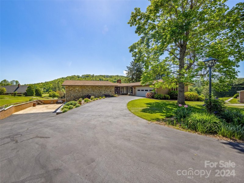 Property image 2 at 220 Northfield Court, Hendersonville, NC 28739