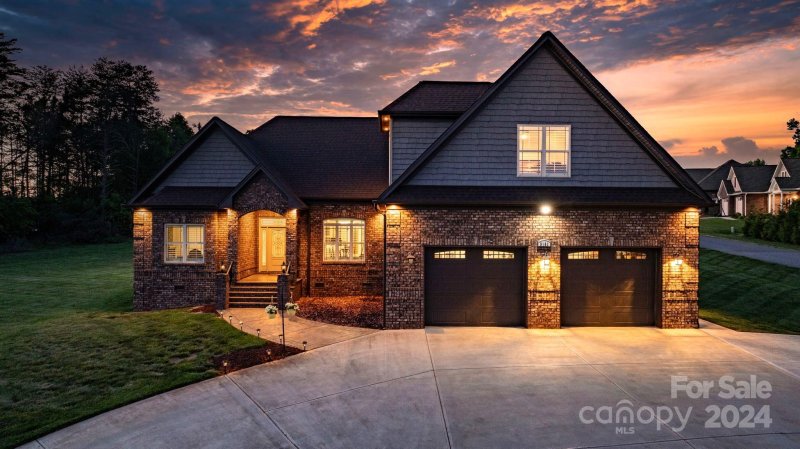 Property image 2 at 5160 Meadow Park Lane, Hickory, NC 28602