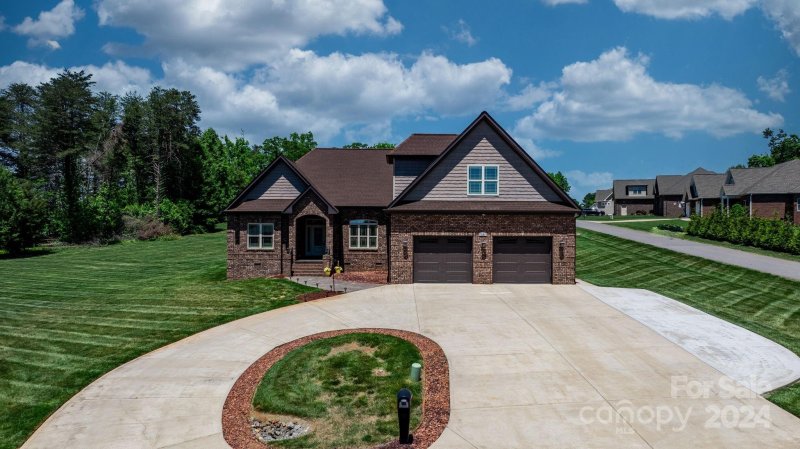 Property image 3 at 5160 Meadow Park Lane, Hickory, NC 28602