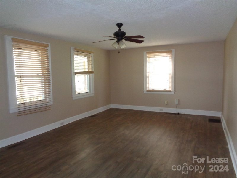 Property image 3 at 421 Radio Road, Charlotte, NC 28216