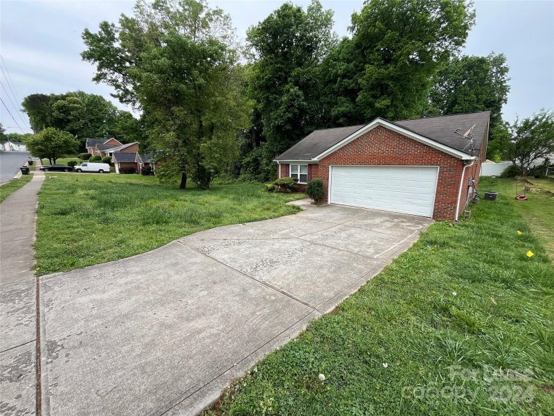 Property image 2 at 6811 Rumple Road, Charlotte, NC 28262