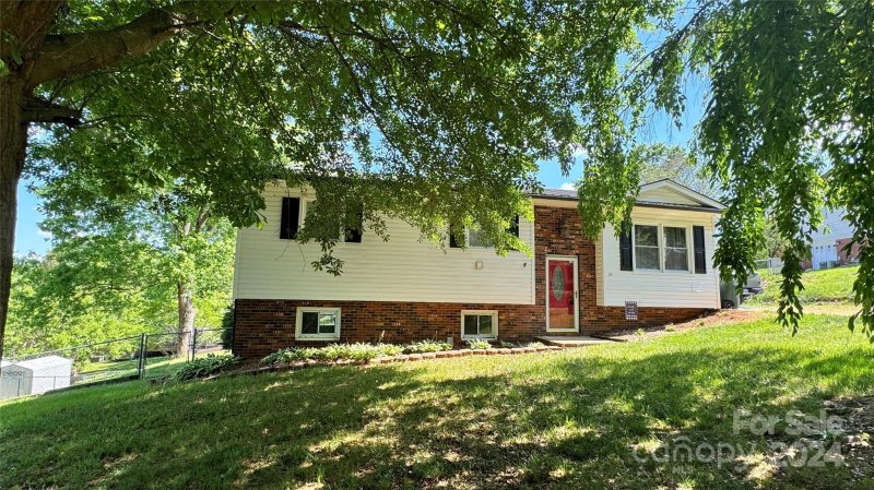 Property image 2 at 20 Claridge Court, Newton, NC 28658