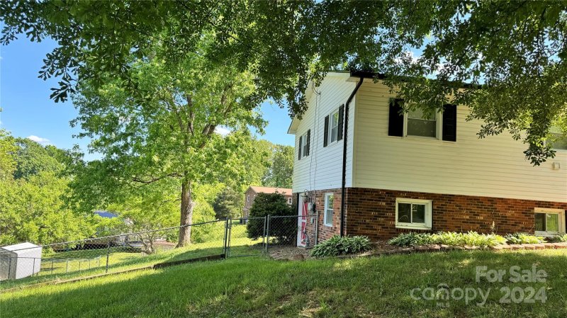 Property image 3 at 20 Claridge Court, Newton, NC 28658