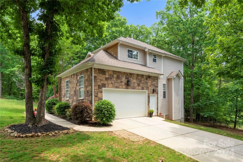 Property image 4 at 8820 Crosstimbers Drive, Charlotte, NC 28215