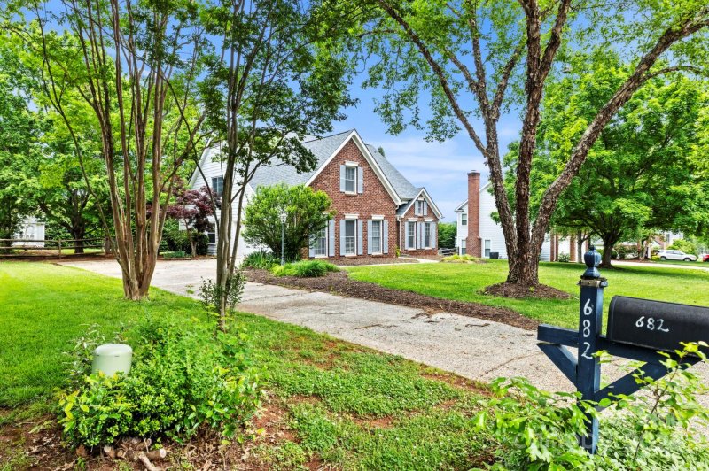 Property image 2 at 682 Highland Ridge Road, Mooresville, NC 28115