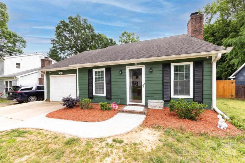 Property image 2 at 8200 Meadowdale Lane, Charlotte, NC 28227