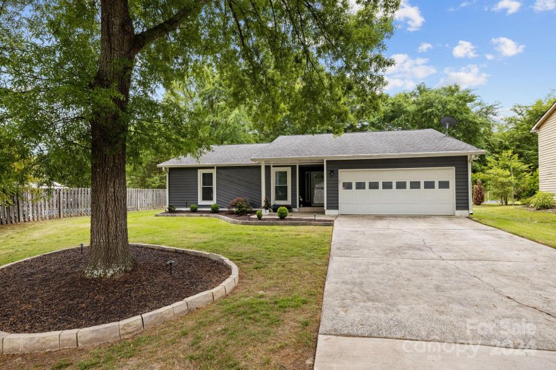 Property image 3 at 10933 Coachman Circle, Charlotte, NC 28277