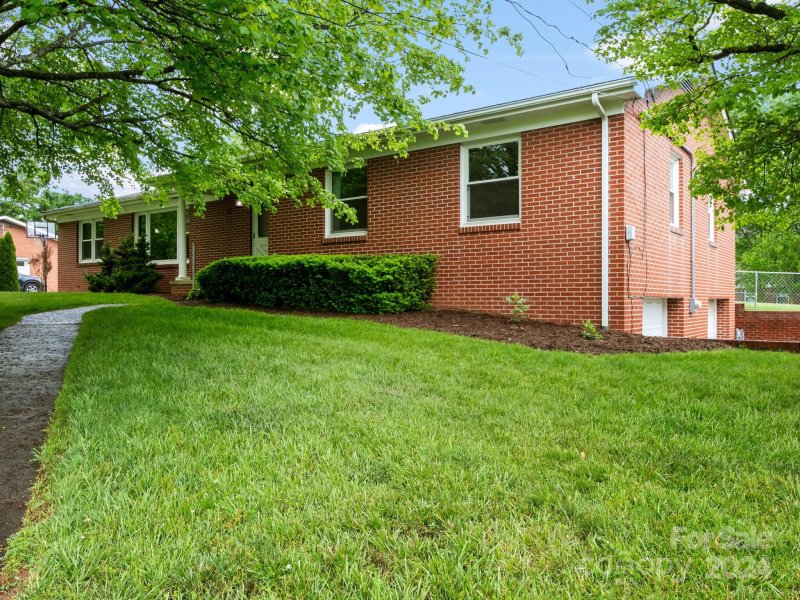 Property image 2 at 6 Knollridge Road, Candler, NC 28715