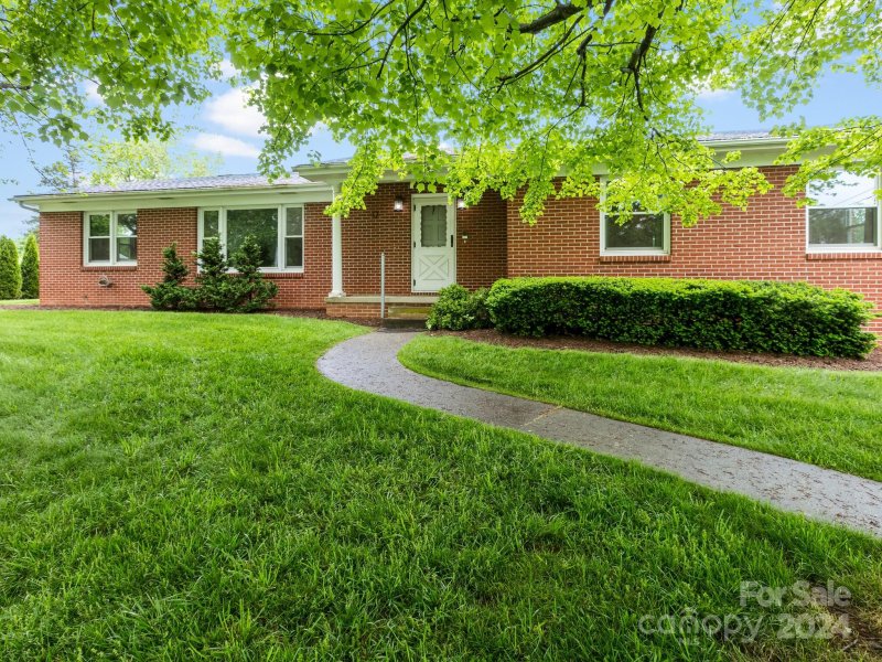 Property image 3 at 6 Knollridge Road, Candler, NC 28715