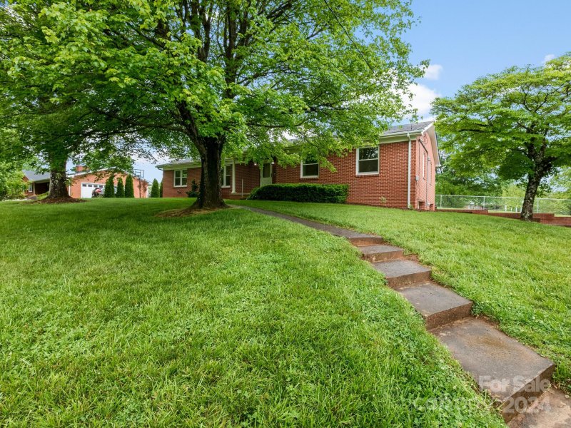 Property image 4 at 6 Knollridge Road, Candler, NC 28715