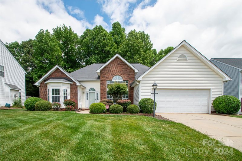 1925 Thornblade Ridge Drive