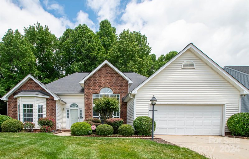 Property image 2 at 1925 Thornblade Ridge Drive, Matthews, NC 28105